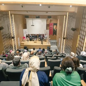 Deprem sonrası Adana’dan dönen ilk psikososyal destek ekibimiz ile toplantı gerçekleştirildi. - fotoğraf 4