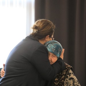 Bakanımız Derya Yanık Depremzedeleri Ziyaret Etti - fotoğraf 3