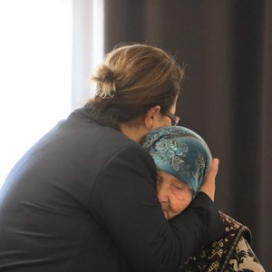 Bakanımız Derya Yanık Depremzedeleri Ziyaret Etti - fotoğraf 3