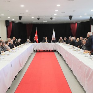 Bakanımız Derya Yanık Depremzedeleri Ziyaret Etti - fotoğraf 4