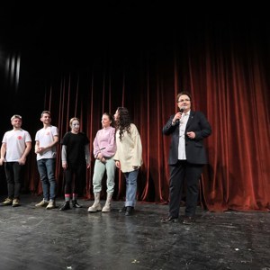 Bakanımız Derya Yanık Depremzedeleri Ziyaret Etti - fotoğraf 4