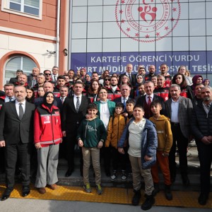 Bakanımız Derya Yanık Kocaeli'de Depremzedeleri Ziyaret Etti - fotoğraf 1