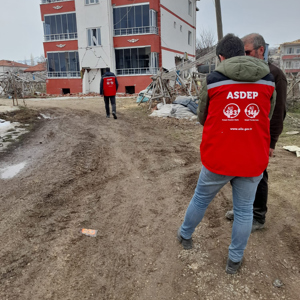 Psikososyal destek ekiplerimiz, depremzede vatandaşlarımızın talep ve ihtiyaçlarını dinlemeye, çocuklarımız için etkinlikler oluşturmaya devam ediyor.   - fotoğraf 4
