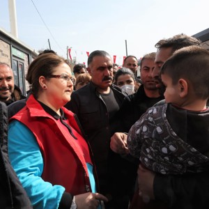 Aile ve Sosyal Hizmetler Bakanımız Derya Yanık Kahramanmaraş’ta Depremzedeleri Ziyaret Etti - fotoğraf 3