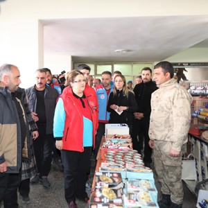 Aile ve Sosyal Hizmetler Bakanımız Derya Yanık Kahramanmaraş’ta Depremzedeleri Ziyaret Etti - fotoğraf 12