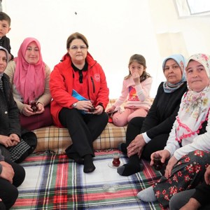 Aile ve Sosyal Hizmetler Bakanımız Derya Yanık Kahramanmaraş’ta Depremzedeleri Ziyaret Etti - fotoğraf 14