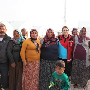 Aile ve Sosyal Hizmetler Bakanımız Derya Yanık Hatay'da Depremzedeleri Ziyaret Etti - fotoğraf 9