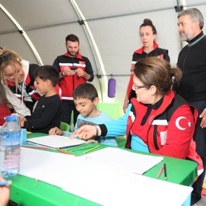 Aile ve Sosyal Hizmetler Bakanımız Derya Yanık Hatay'da Depremzedeleri Ziyaret Etti - fotoğraf 23