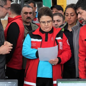 Aile ve Sosyal Hizmetler Bakanımız Derya Yanık Hatay'da Depremzedeleri Ziyaret Etti - fotoğraf 6