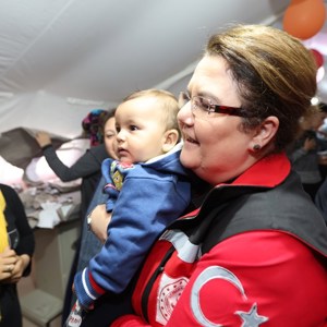Aile ve Sosyal Hizmetler Bakanımız Derya Yanık Kahramanmaraş’ta Depremzedeleri Ziyaret Etti - fotoğraf 18