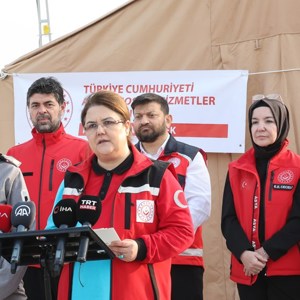 Aile ve Sosyal Hizmetler Bakanımız Derya Yanık Hatay'da Depremzedeleri Ziyaret Etti - fotoğraf 10