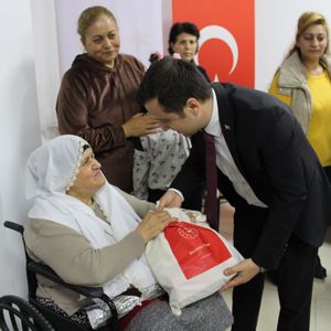 DEPREMDEN ETKİLENEN VATANDAŞLARIMIZIN YANINDA OLMAYA DEVAM EDİYORUZ - fotoğraf 6