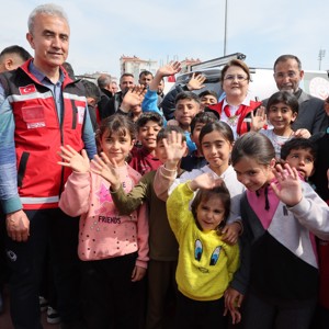 Bakanımız Derya Yanık Adıyaman'da Çadır Kentteki Kadın Kooperatifi İş Atölyesini Ziyaret Etti - fotoğraf 16