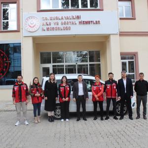 KIRMIZI YELEKLİLERİMİZ AFET BÖLGESİNDEKİ VATANDAŞLARIMIZIN YANINDA OLMAYA DEVAM EDİYOR - fotoğraf 2