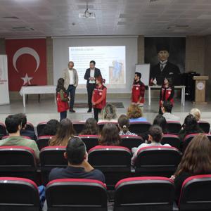 KIRMIZI YELEKLİLERİMİZ AFET BÖLGESİNDEKİ VATANDAŞLARIMIZIN YANINDA OLMAYA DEVAM EDİYOR - fotoğraf 4