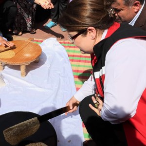 Bakanımız Derya Yanık Adıyaman'da Çadır Kentteki Kadın Kooperatifi İş Atölyesini Ziyaret Etti - fotoğraf 4