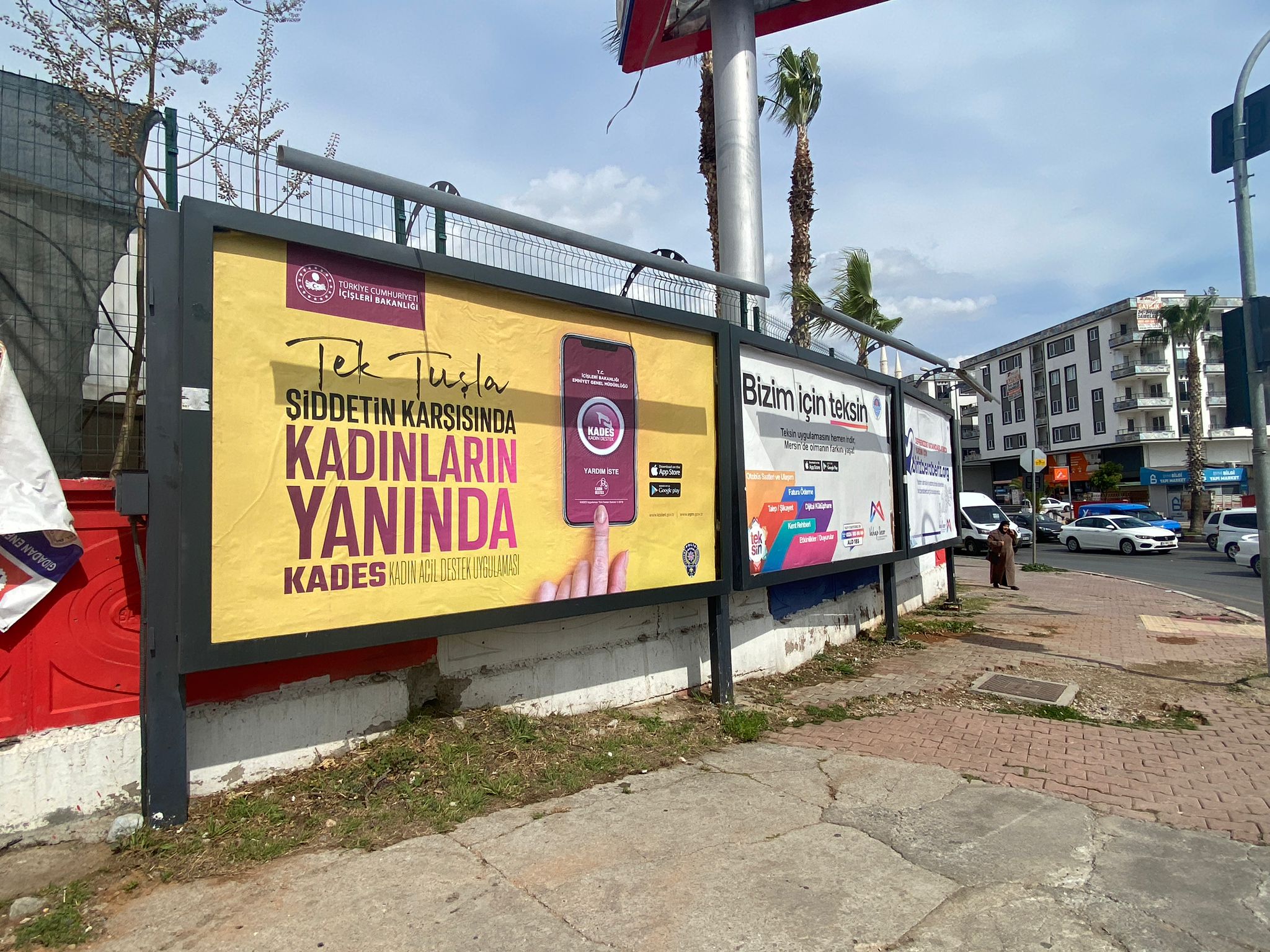 8 Mart Dünya Kadınlar Günü münasebetiyle #KadınaElKalkamaz afişlerimizi astık.