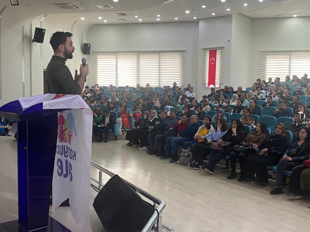 "Koruyucu Aile Tanıtım ve Ön Başvuru" toplantısı Koruyucu Aile birimimiz tarafından düzenlemeye devam ediyor.