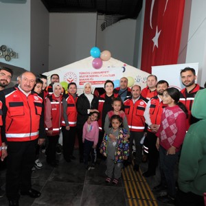 Bakanımız Derya Yanık Malatya’da Depremzedeleri Ziyaret Etti - fotoğraf 16