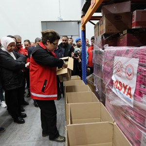Bakanımız Derya Yanık Malatya’da Depremzedeleri Ziyaret Etti - fotoğraf 7