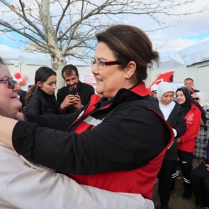 Bakanımız Derya Yanık Malatya’da Depremzedeleri Ziyaret Etti - fotoğraf 10