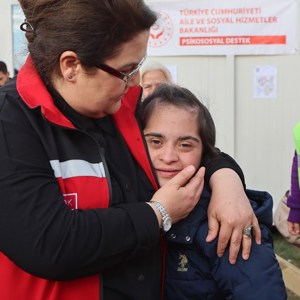 Bakanımız Derya Yanık Malatya’da Depremzedeleri Ziyaret Etti - fotoğraf 13