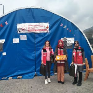 Kırmızı Yelekliler Sahada - fotoğraf 3