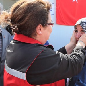 Bakanımız Derya Yanık Malatya’da Depremzedeleri Ziyaret Etti - fotoğraf 4