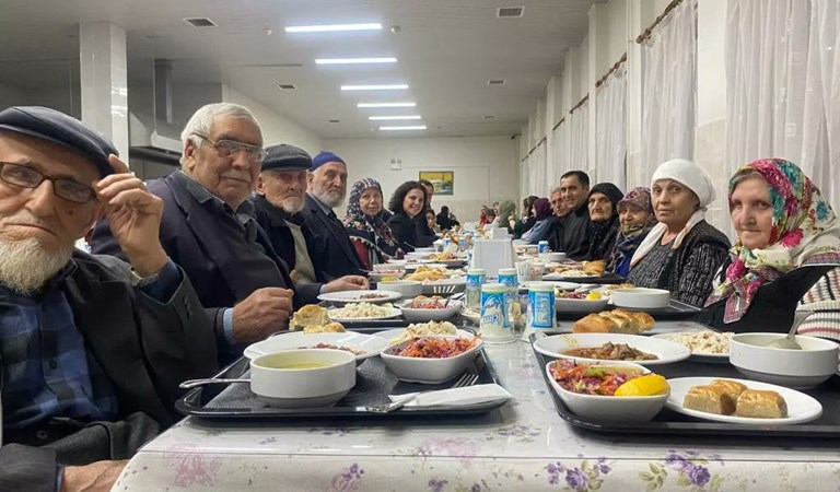 Ramazan Ayı Münasebetiyle Huzurevinde Kalan Yaşlılarımızla Birlikte İftar Programı Gerçekleştirildi
