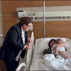 “Mucize Bebek” Bakanımız Derya Yanık Tarafından Annesine Teslim Edildi - fotoğraf 5