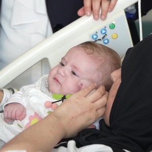 “Mucize Bebek” Bakanımız Derya Yanık Tarafından Annesine Teslim Edildi - fotoğraf 6