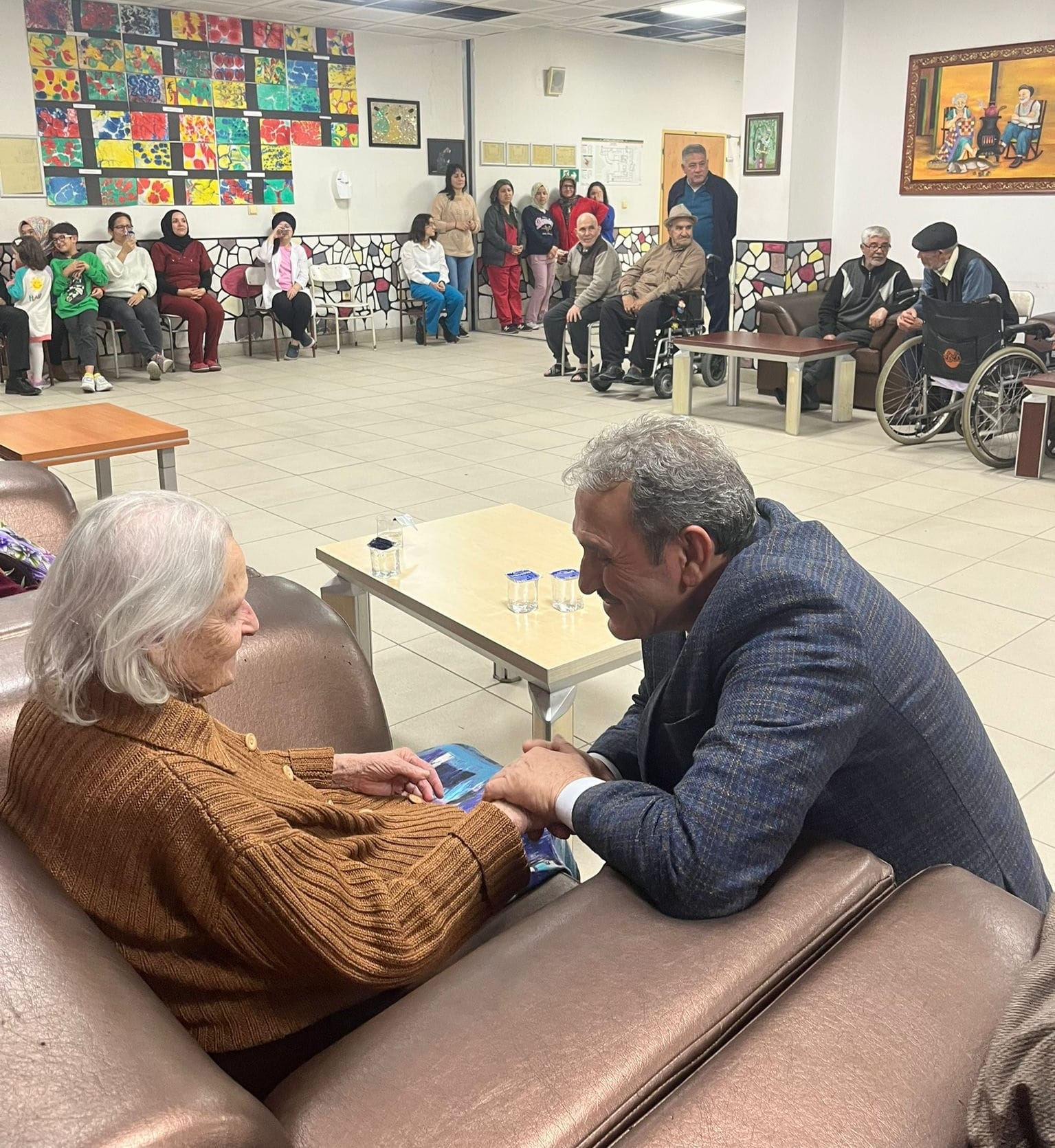 Milli ve manevi değerlerimizi geçmişten günümüze ve yarınımıza taşımamızı sağlayan eli öpülesi çınarlarımızla, il müdürümüzün de katılımıyla iftar programında bir araya geldik.