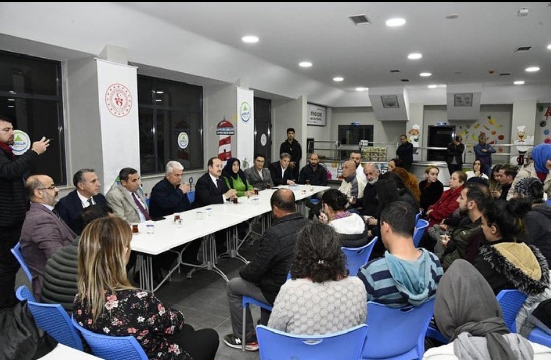 Silifke İlçemiz Yıldırım Beyazıt Gençlik Kampında misafir edilen afetzede vatandaşlarımızı Valimiz Sn.Ali Hamza Pehlivan ile ziyaret ettik. 
