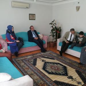 İL MÜDÜRÜMÜZ MAHMUT ÖZDEMİR ÖZEL GEREKSİNİMLİ ÇOCUKLAR VE AİLELERİNİ ZİYARET ETTİ - fotoğraf 2