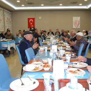 Huzurevi Yaşlılarımızla İftar Sofrasında Biraya Geldik - fotoğraf 13