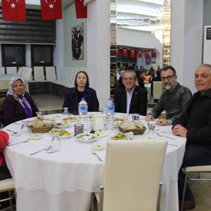 Sayın Valimiz Orhan TAVLI, her yıl Ramazan ayının 15. gününe denk gelen Yetimler Günü dolayısıyla çocuklarla iftar programında bir araya geldi.  - fotoğraf 4