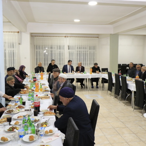 100. Yıl Atatürk Huzurevi ve Yaşlı Bakım Rehabilitasyon Merkezimizde kalan kıymetli büyüklerimizin iftar sofasına misafir olduk. - fotoğraf 2