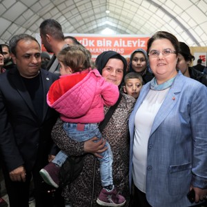Bakanımız Derya Yanık Kahramanmaraş'ta Depremzedelerle İftarda Bir Araya Geldi - fotoğraf 2