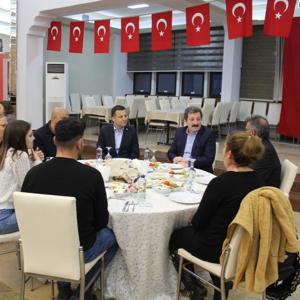 İlçemizde Yaşayan Roman Vatandaşlarımıza İftar Yemeği Düzenlendi. - fotoğraf 2