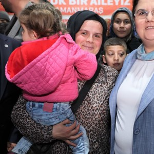 Bakanımız Derya Yanık Kahramanmaraş'ta Depremzedelerle İftarda Bir Araya Geldi - fotoğraf 2