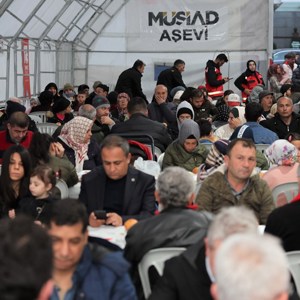 Bakanımız Derya Yanık Kahramanmaraş'ta Depremzedelerle İftarda Bir Araya Geldi - fotoğraf 4