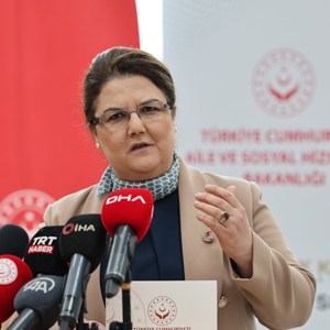 Bakanımız Derya Yanık "100. Yılda Türk Kadını Fotoğraf Sergisi"nin Açılışına Katıldı - fotoğraf 1