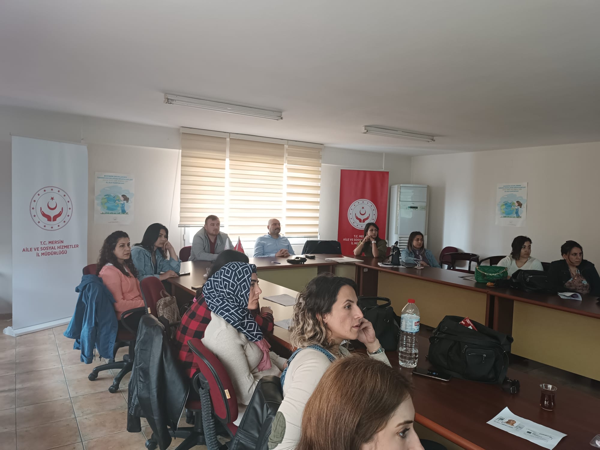 İl Müdürlüğümüz Kadın hizmetleri birimimiz, Mersin ŞÖNİM, Silifke ŞÖNİM ve kadın konukevlerinde görevli personellerimize İl Sağlık Müdürlüğü'nce "İlk Yardım" eğitimi verilmiştir.