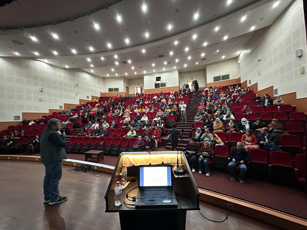 "Koruyucu Aile Tanıtım ve Ön Başvuru Alma" toplantısı, deneyimli koruyucu ailelerimizin de katılımı ile #KoruyucuAile birimimiz tarafından düzenlemeye tüm hızıyla devam ediyor.   📍TOROSLAR