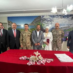 Depremzede Çiftin Nikâhını Vali/Belediye Başkan Vekili İdris Akbıyık Kıydı - fotoğraf 5