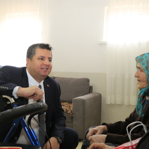 İl Müdürümüz Serdar Demirci Huzurevimizdeki Ulu Çınarlarımıza Ramazan Bayramı Ziyaretinde Bulundu. - fotoğraf 2