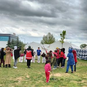 Malatya'da görevli Psikososyal destek ekiplerimiz, 23 Nisan Ulusal Egemenlik ve Çocuk Bayramını düzenlenen etkinliklerle çocuklarımızla birlikte kutladılar. - fotoğraf 3