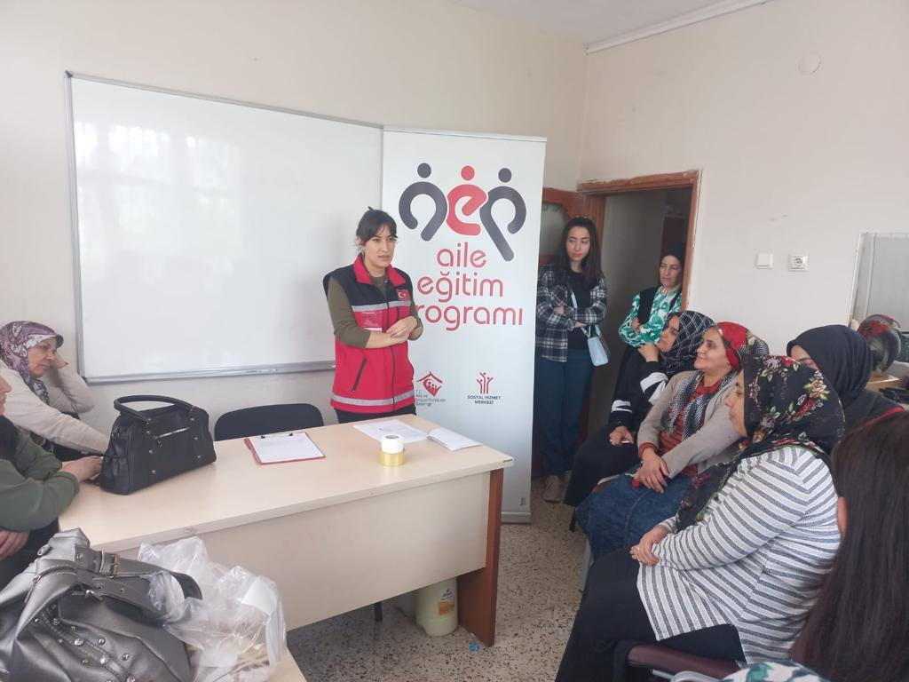 #TarsusSHM, Tarsus Aile Destek Merkezimiz'deki kursiyerlerimize #AEP kapsamında eğitimler verdi.