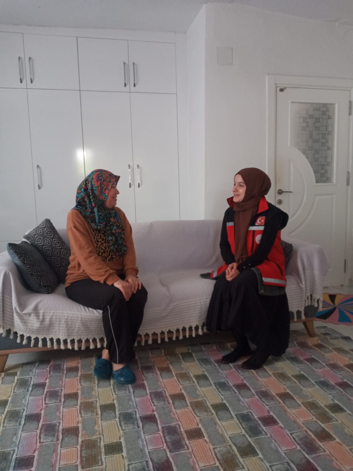 Depremin açtığı yaraları sarmak için tüm imkanlarımızla #PsikososyalDestek Ekiplerimizle saha çalışmalarına devam ediyoruz. 