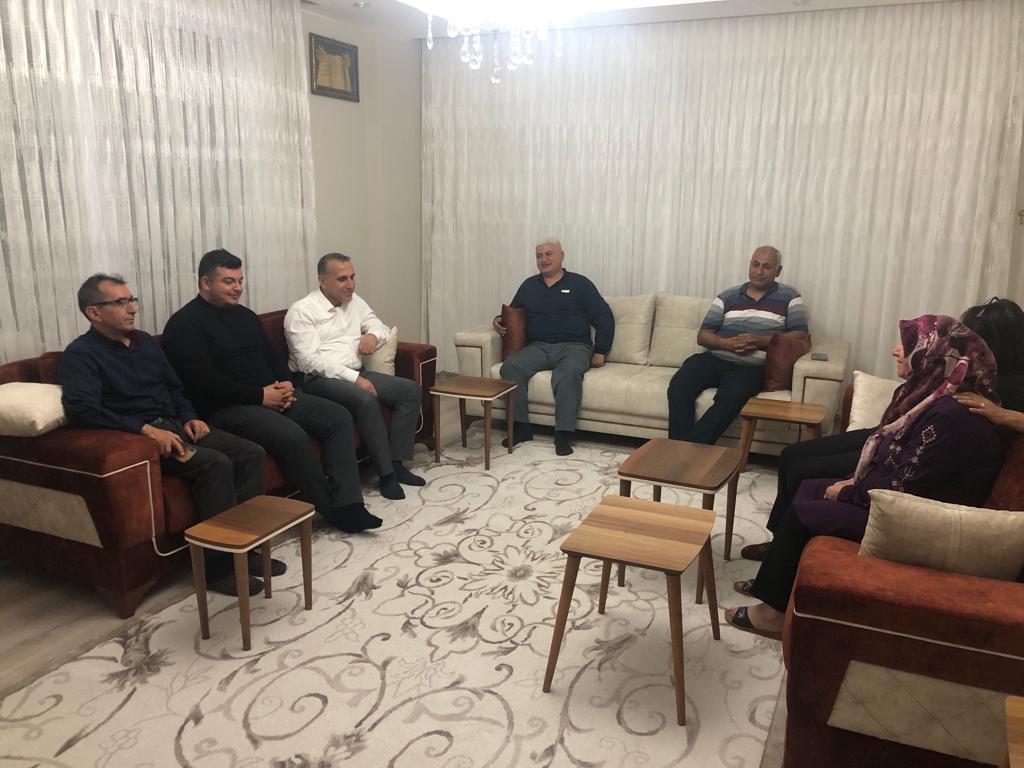 Aziz Şehidimiz Sözleşmeli Er Mustafa KORKMAZ'ın bizlere emaneti olan kıymetli ailesinin iftar sofrasına misafir olduk.  Şehidimizin ruhu şad,mekanı cennet olsun